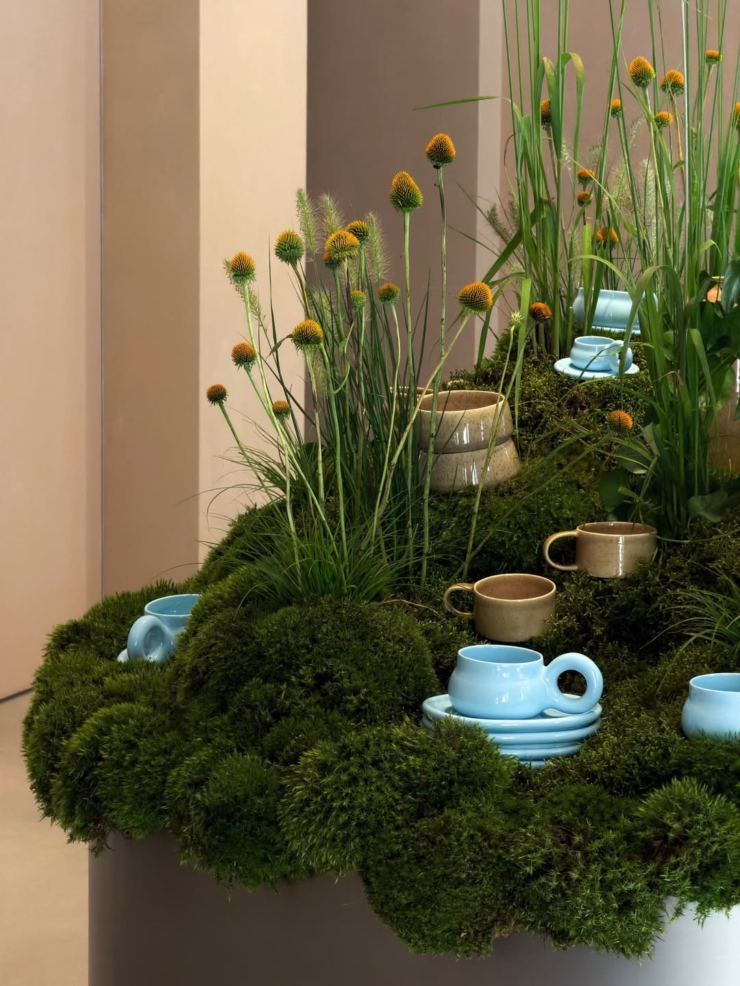 Détail d'une création — mousse et céramique à l'atelier
