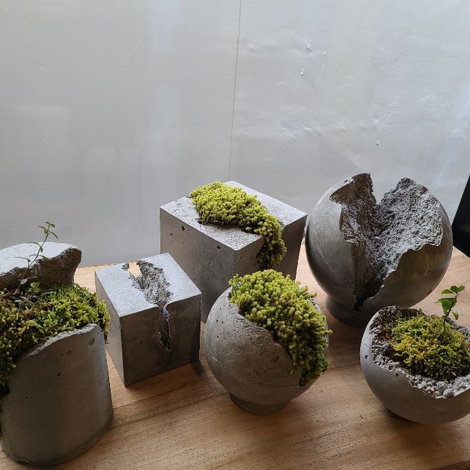 Réalisation — objets en béton et mousse